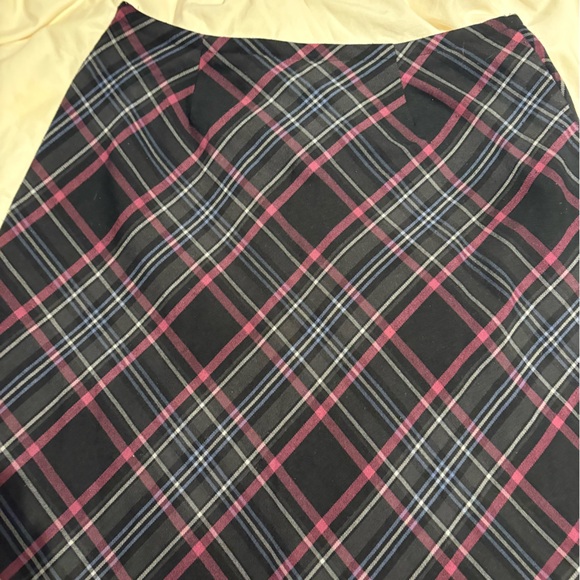 Croft & Barrow Black and Pink Plaid Midi A-Line Skirt - Picture 8 of 9